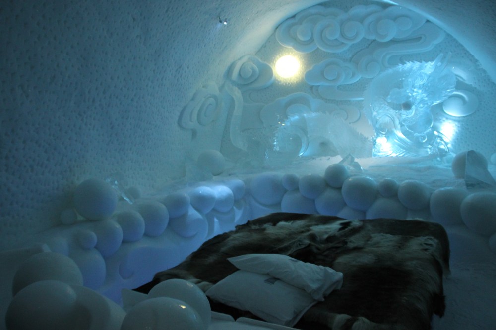 見到咁精緻的龍冰雕，就知道是蒙古朋友的傑作！