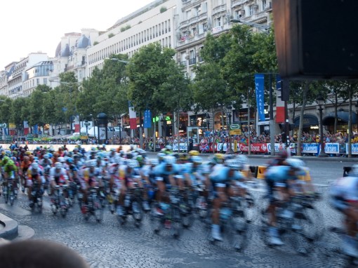 快到相機差d影不到！