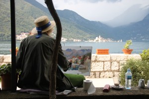 在 Parest 吃早餐時看到正在寫生的畫家，寫意！