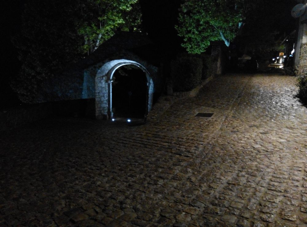 過了城門後的髮夾彎