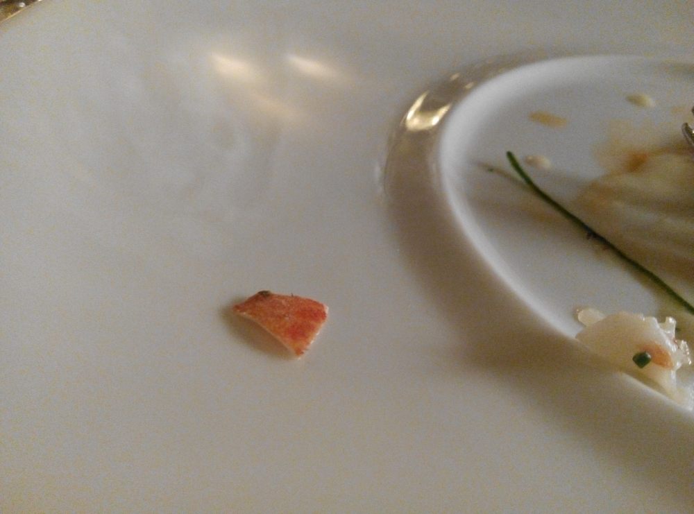 個 crab roll 裡有大大塊蟹殼，竟然一句 sorry 都無