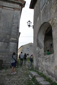 城裡的建築殘殘舊舊