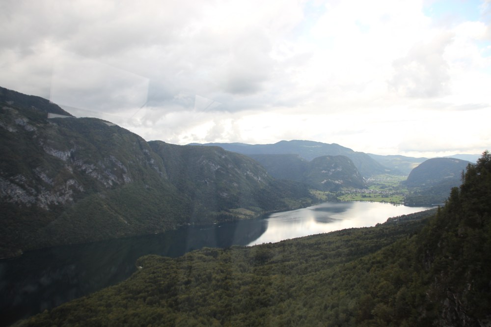唯一一張 Lake Bohinj 的相就是坐吊車上山時拍的，角度光線都不是很好