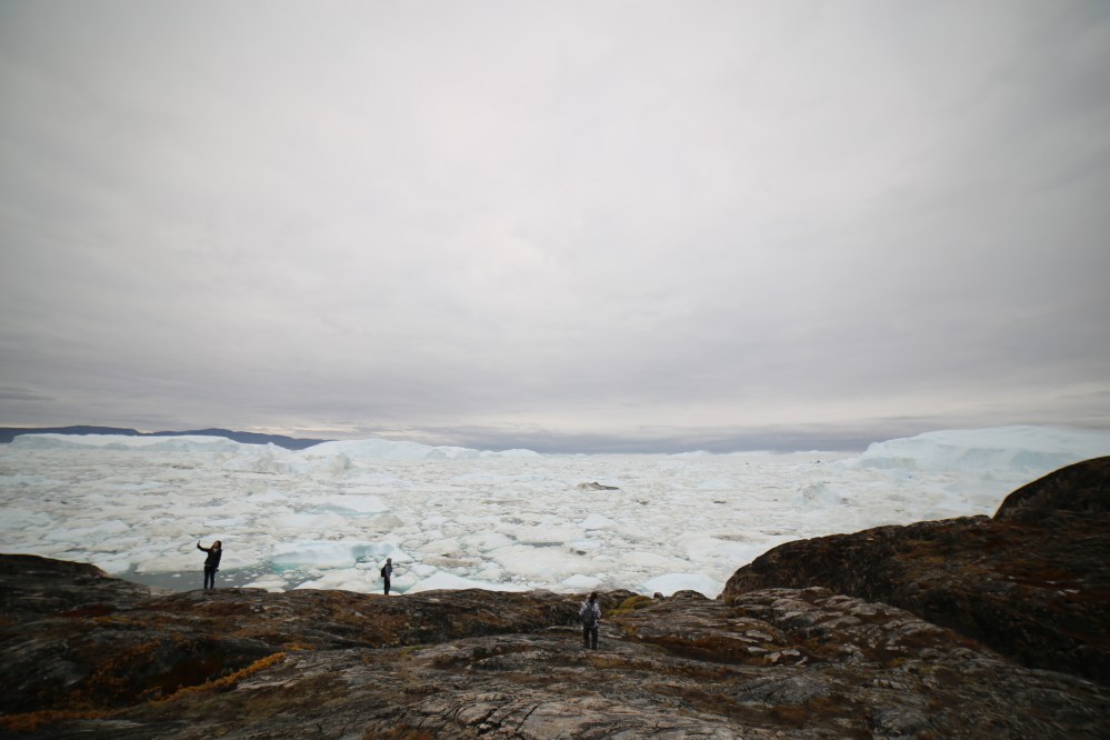 天陰陰下看到的冰山，感覺更震撼！