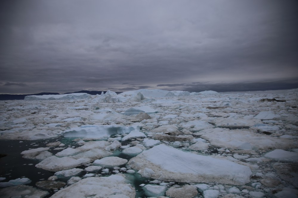 天陰陰下看到的冰山，感覺更震撼！