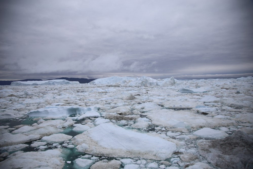 天陰陰下看到的冰山，感覺更震撼！