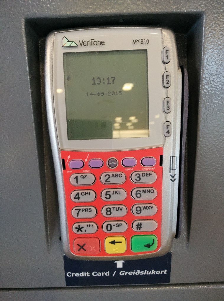 在冰島，處處都見到類似的手提碌卡機