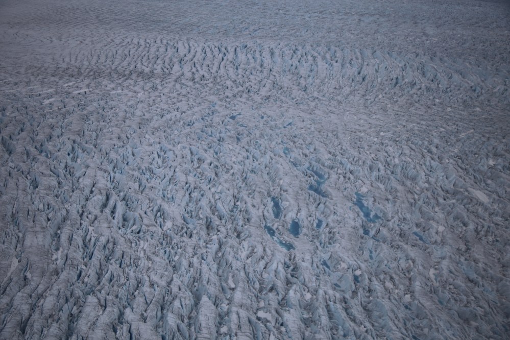一片井井有條、一段一段的冰山脈