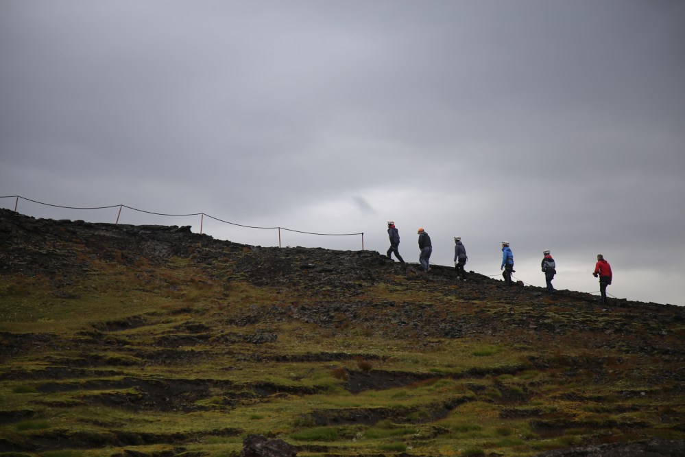 從 base camp 登上火山的入口