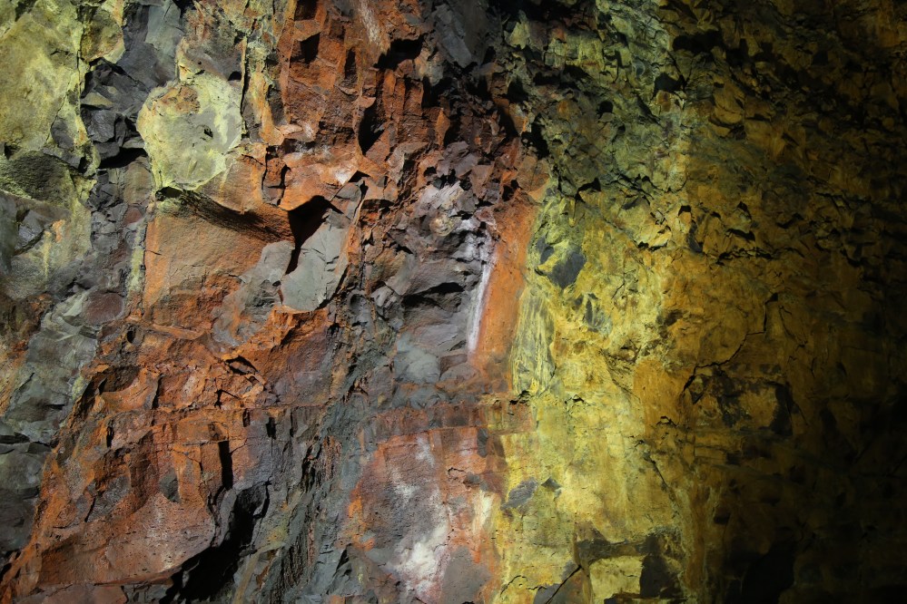 火山內奇妙的顏色